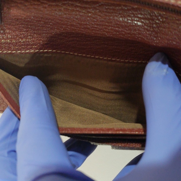 Salvatore Ferragamo Women’s Luxury Wallet | Brown Leather Snap Closure - 7"x3" - Picture 13 of 15